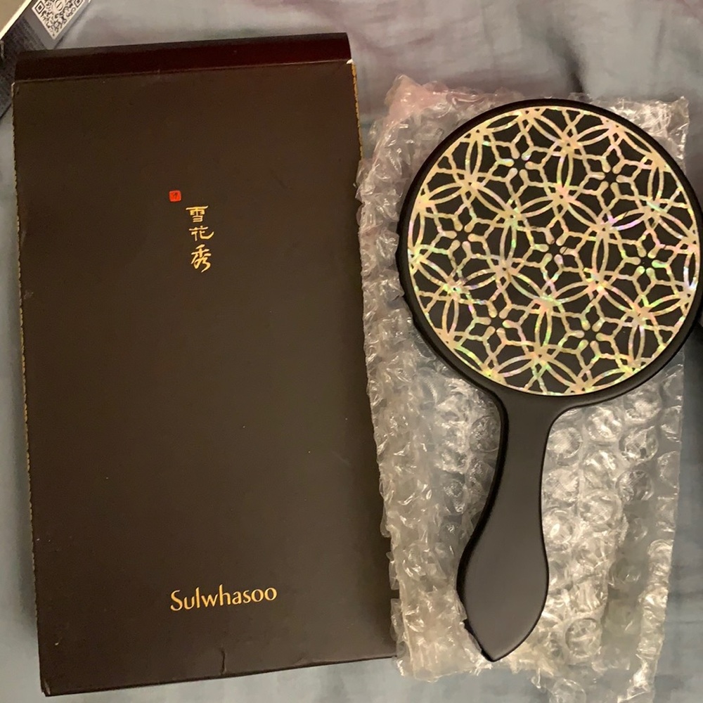 🆕New in box Sulwhasoo mirror and skincare samples bundle